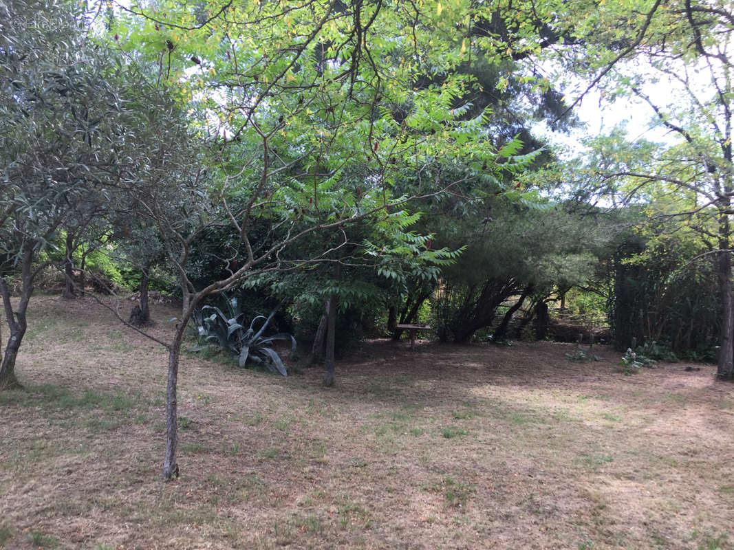 Terrain à CAUMONT-SUR-DURANCE