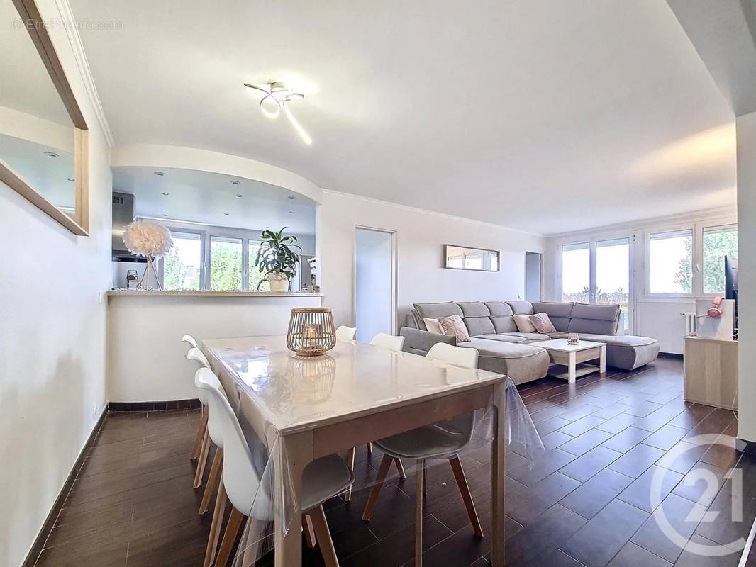 Appartement à LE PLESSIS-TREVISE