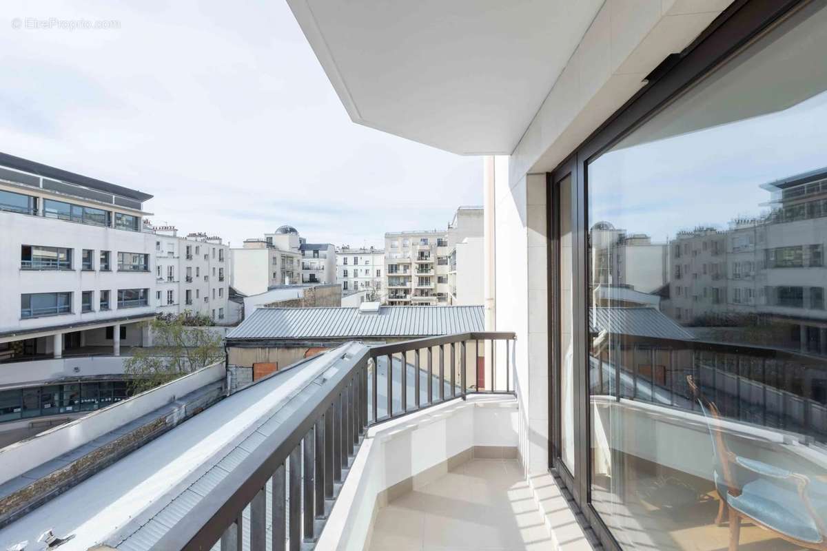 Appartement à LEVALLOIS-PERRET