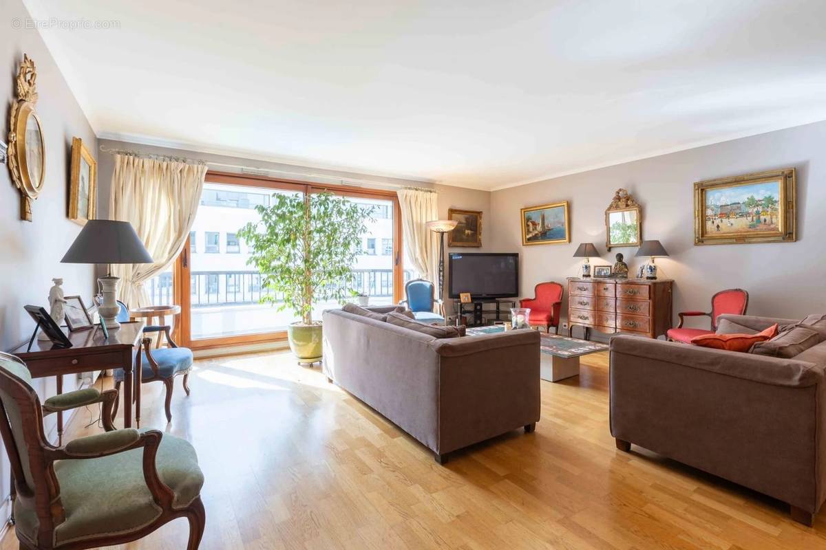 Appartement à LEVALLOIS-PERRET