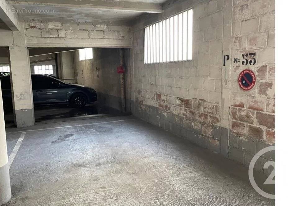 Parking à PARIS-15E