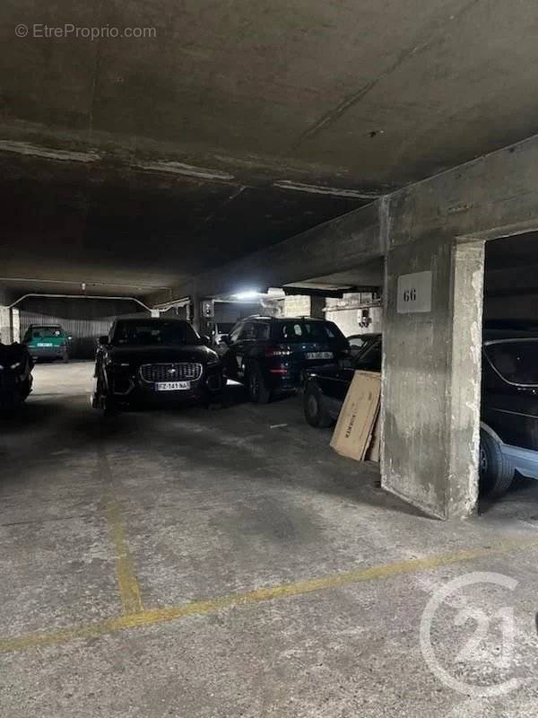 Parking à PARIS-15E