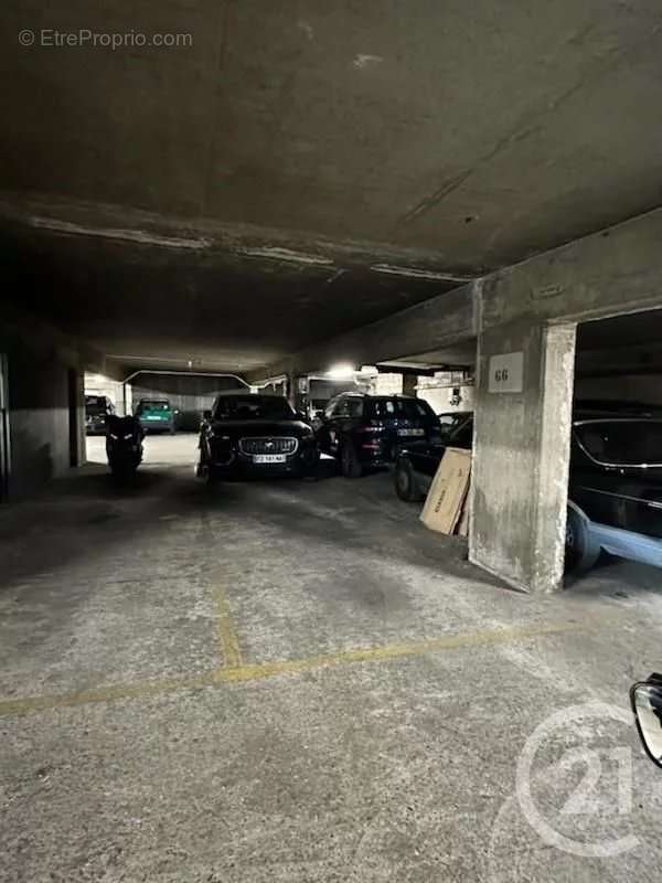 Parking à PARIS-15E