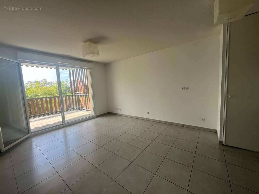 Appartement à MEYZIEU