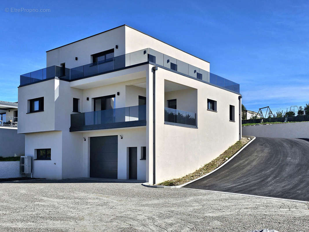 Maison à SAINT-DONAT-SUR-L&#039;HERBASSE