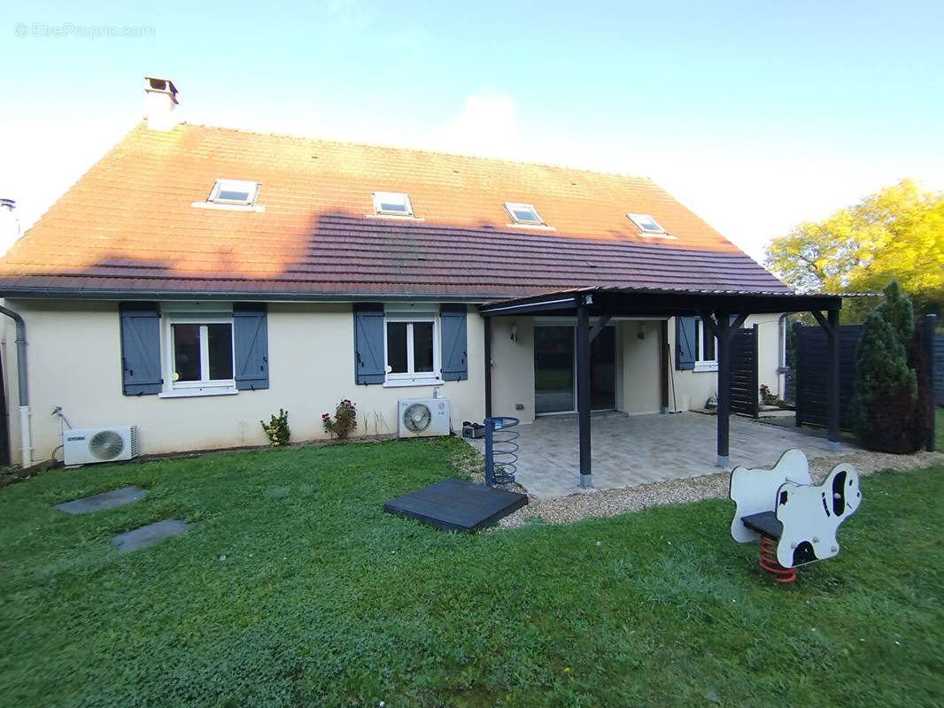 Maison à MONTREUIL-SUR-BRECHE