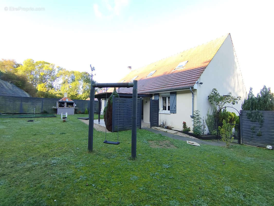 Maison à MONTREUIL-SUR-BRECHE