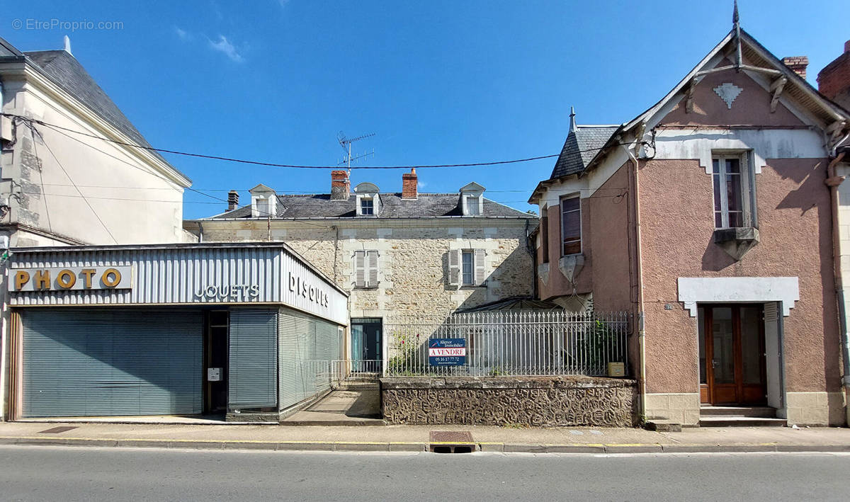 Maison à LENCLOITRE