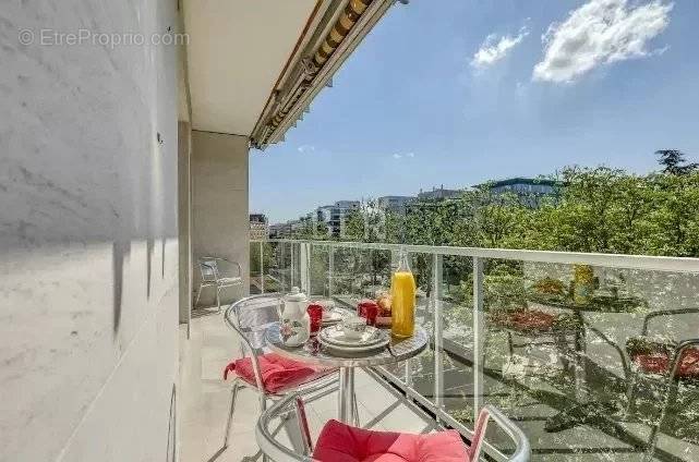 Appartement à NEUILLY-SUR-SEINE