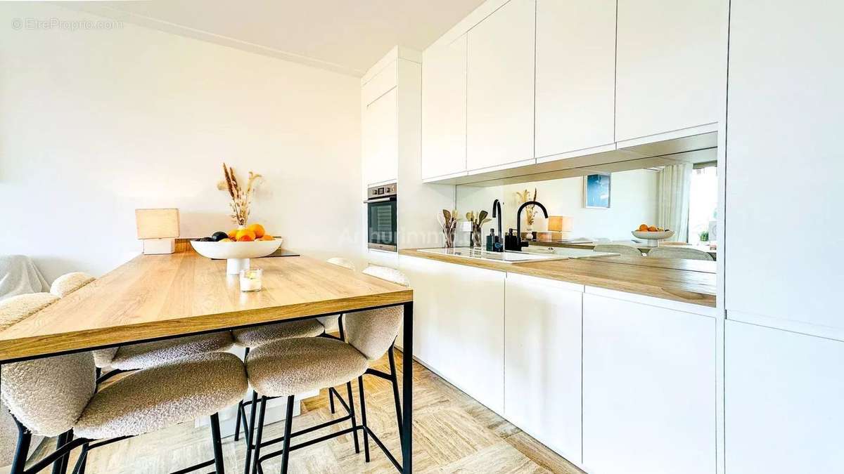 Appartement à VILLENEUVE-LOUBET