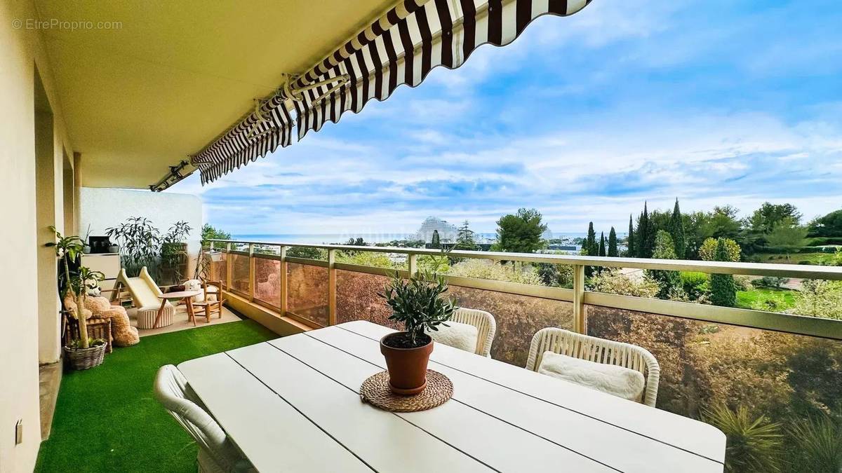 Appartement à VILLENEUVE-LOUBET