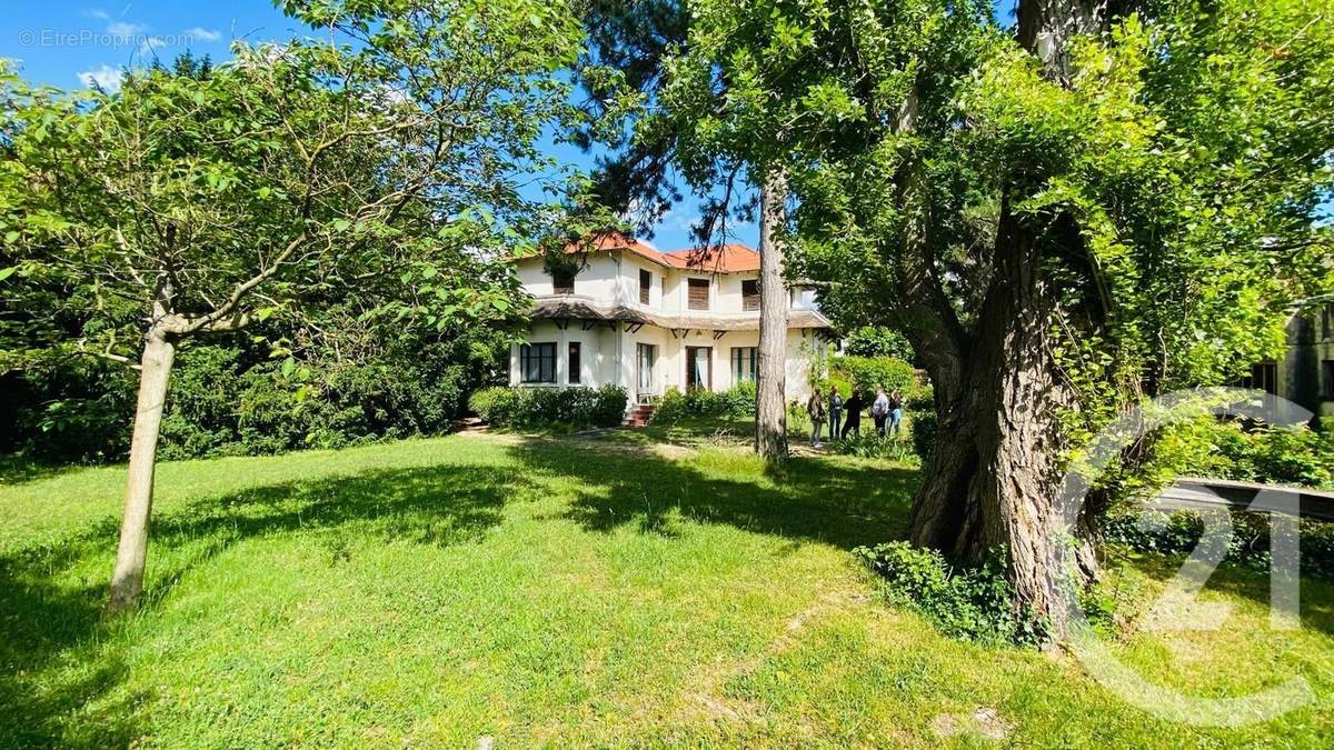 Maison à SAINT-MAUR-DES-FOSSES