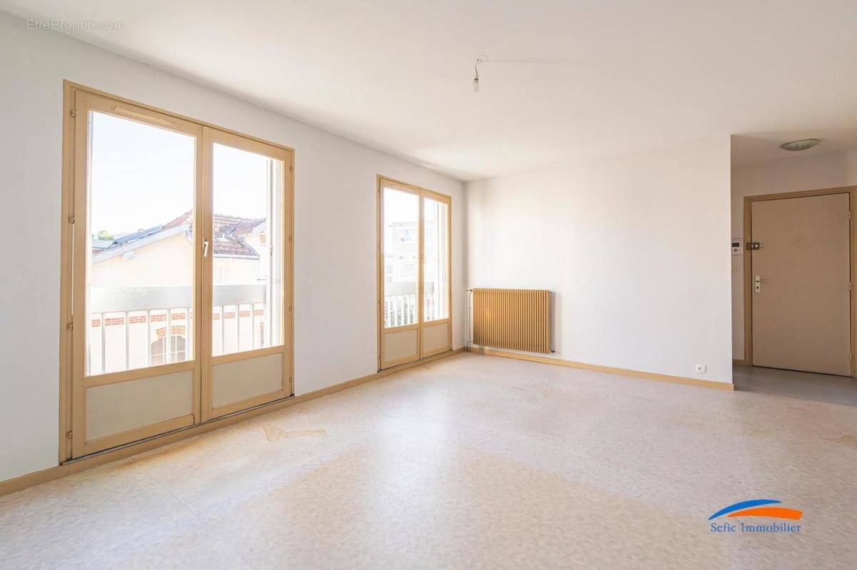   - Appartement à REIMS