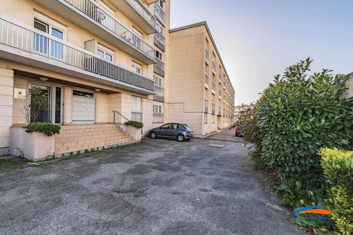   - Appartement à REIMS