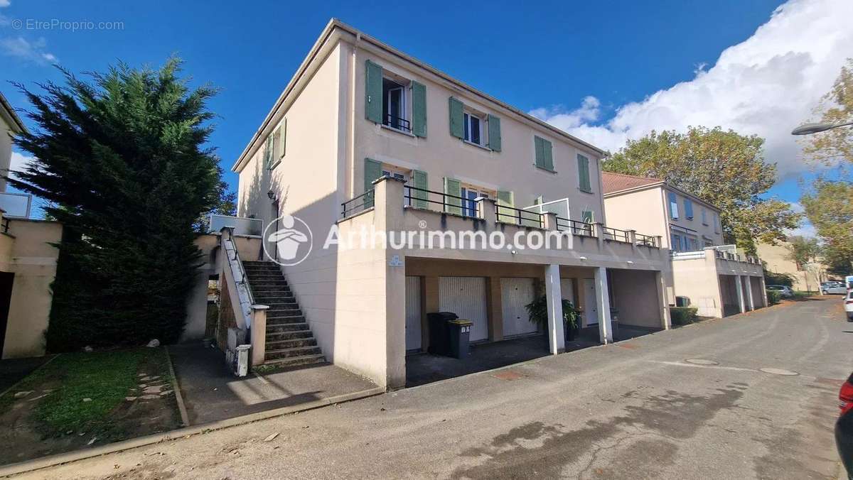 Appartement à SAVIGNY-LE-TEMPLE