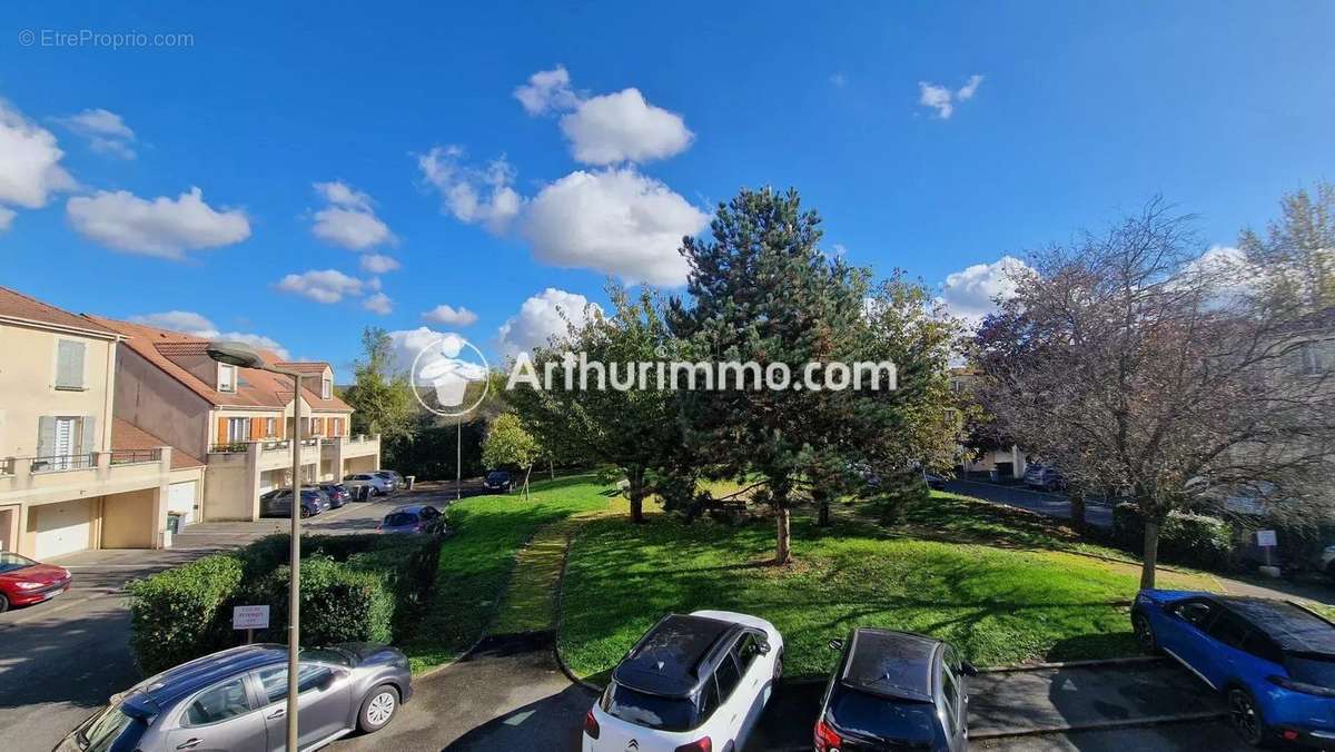 Appartement à SAVIGNY-LE-TEMPLE