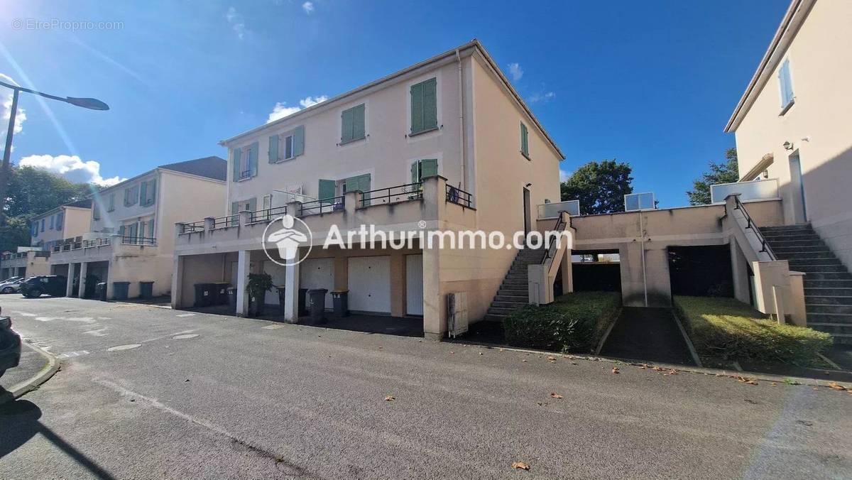 Appartement à SAVIGNY-LE-TEMPLE