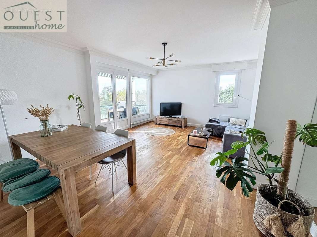 Appartement à CHARBONNIERES-LES-BAINS