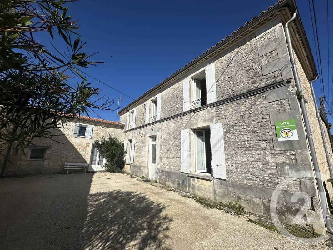 Maison à SAINT-ROMAIN-DE-BENET