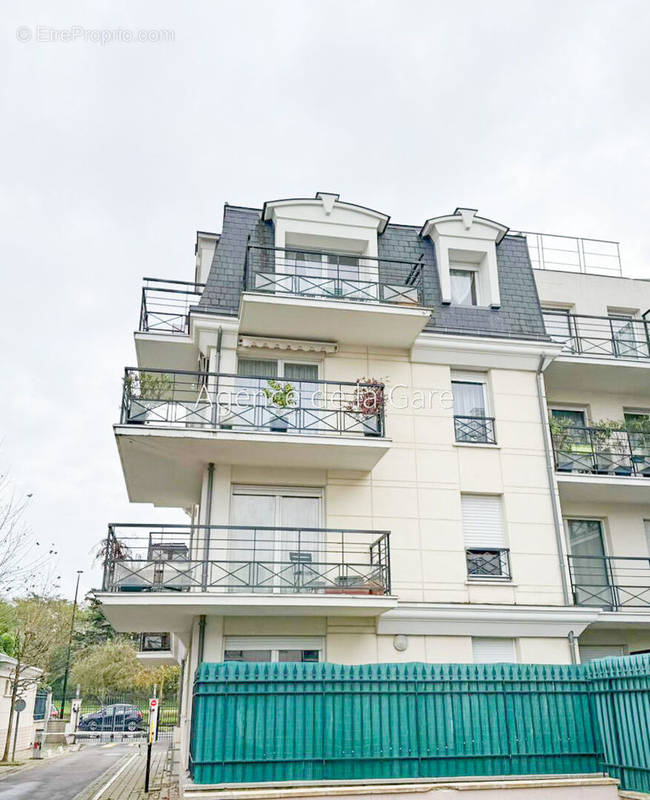 Appartement à SARTROUVILLE