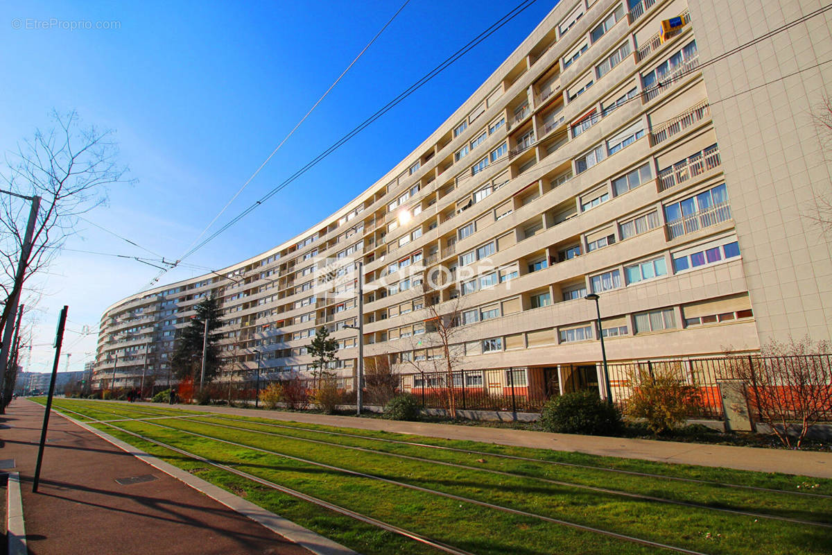 Appartement à GENNEVILLIERS