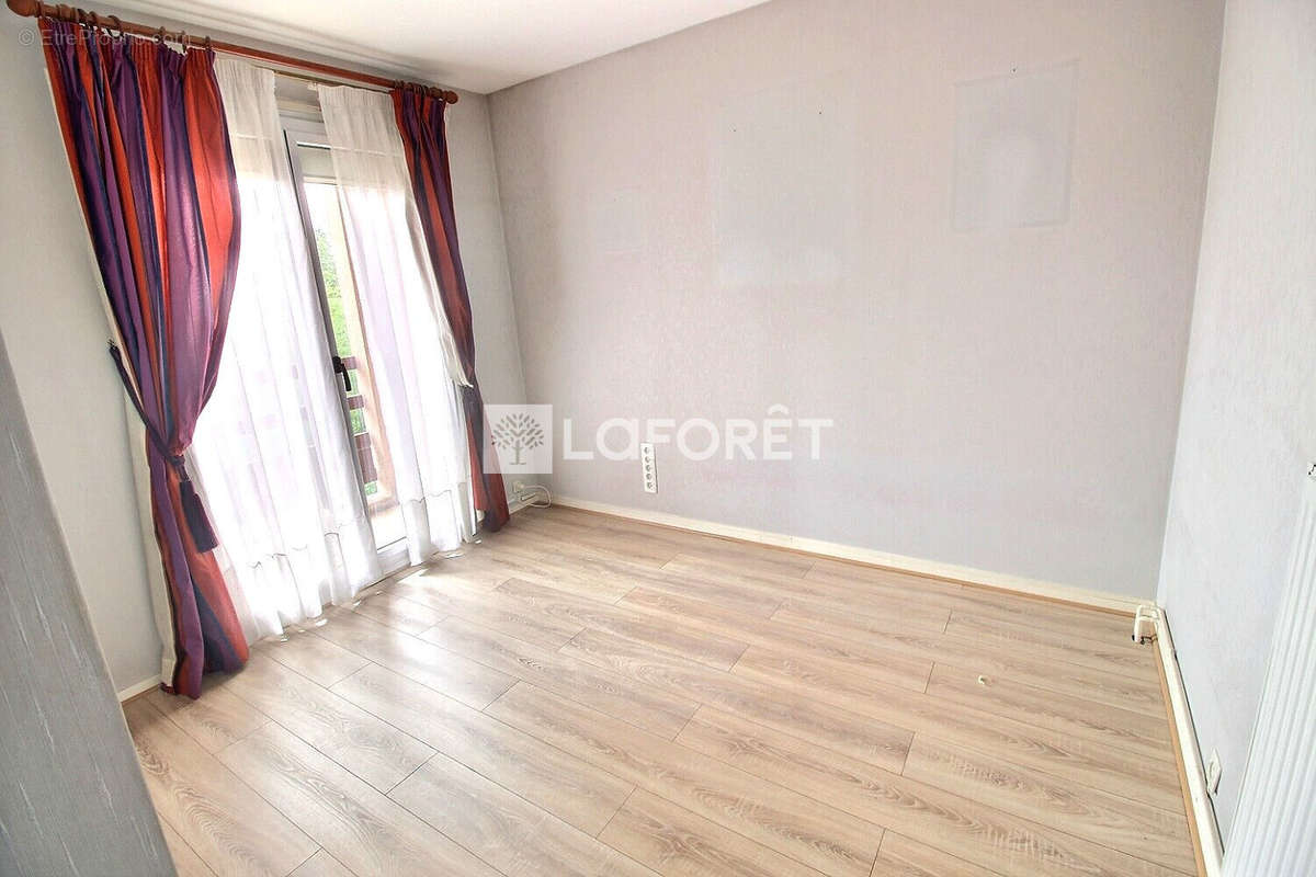 Appartement à GENNEVILLIERS