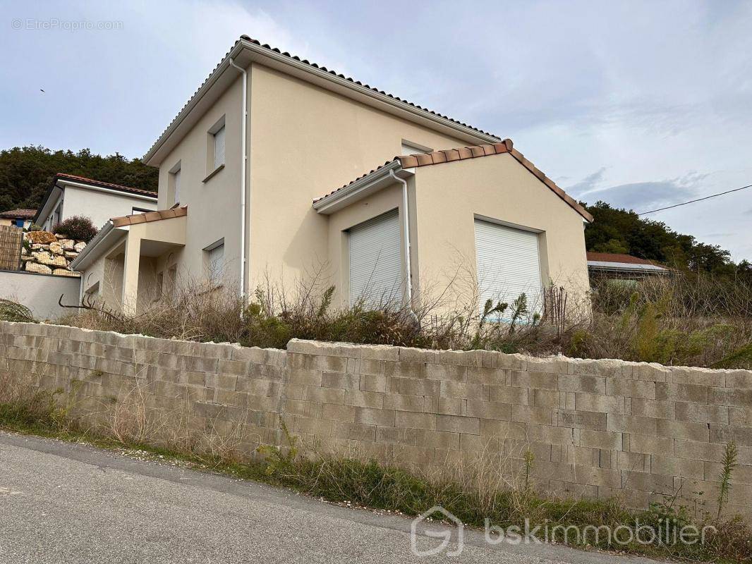 Maison à CHARMES-SUR-L&#039;HERBASSE