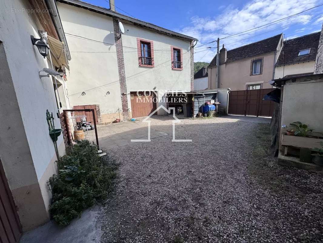 Maison à JOIGNY