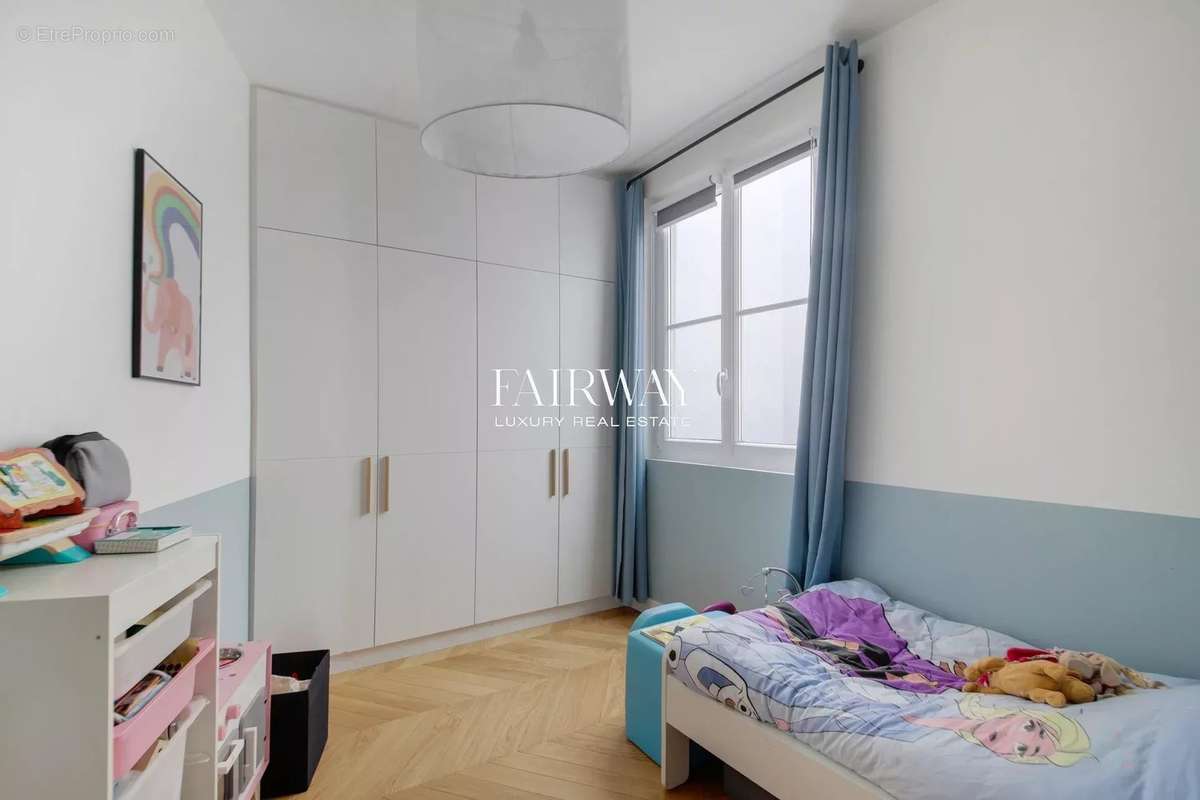 Appartement à PARIS-17E