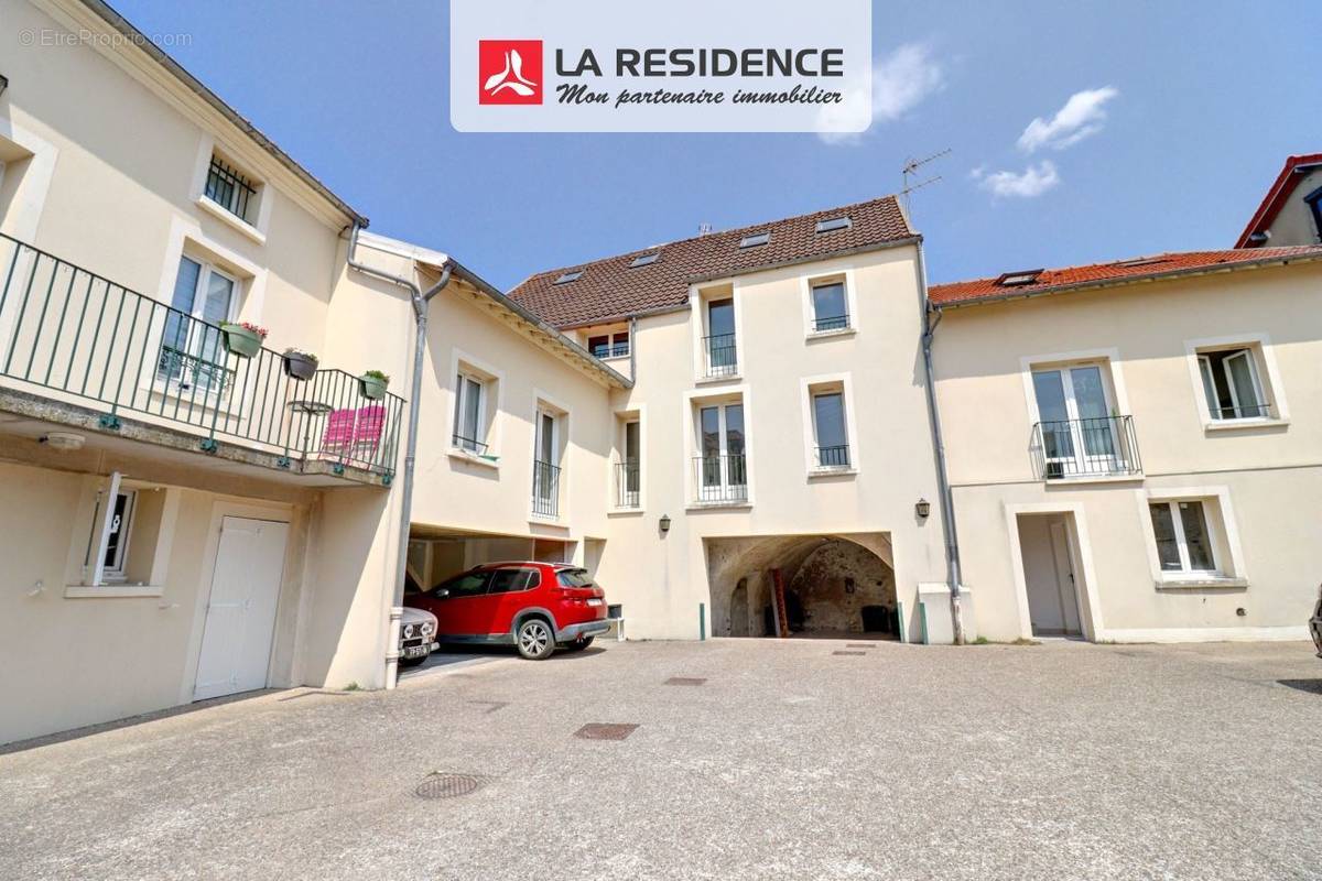 Appartement à CHANTELOUP-LES-VIGNES