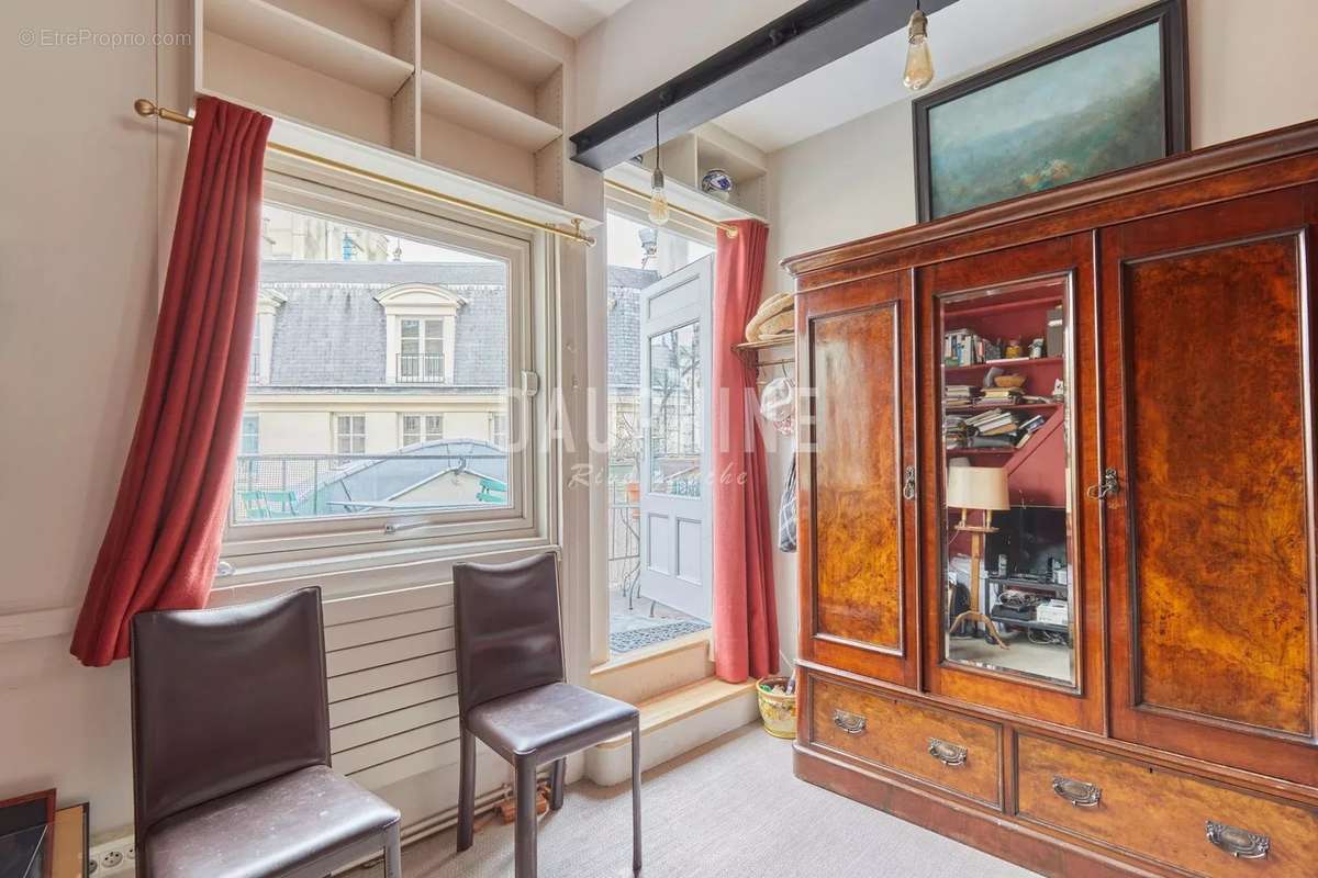 Appartement à PARIS-1E