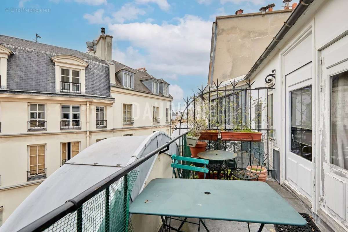 Appartement à PARIS-1E