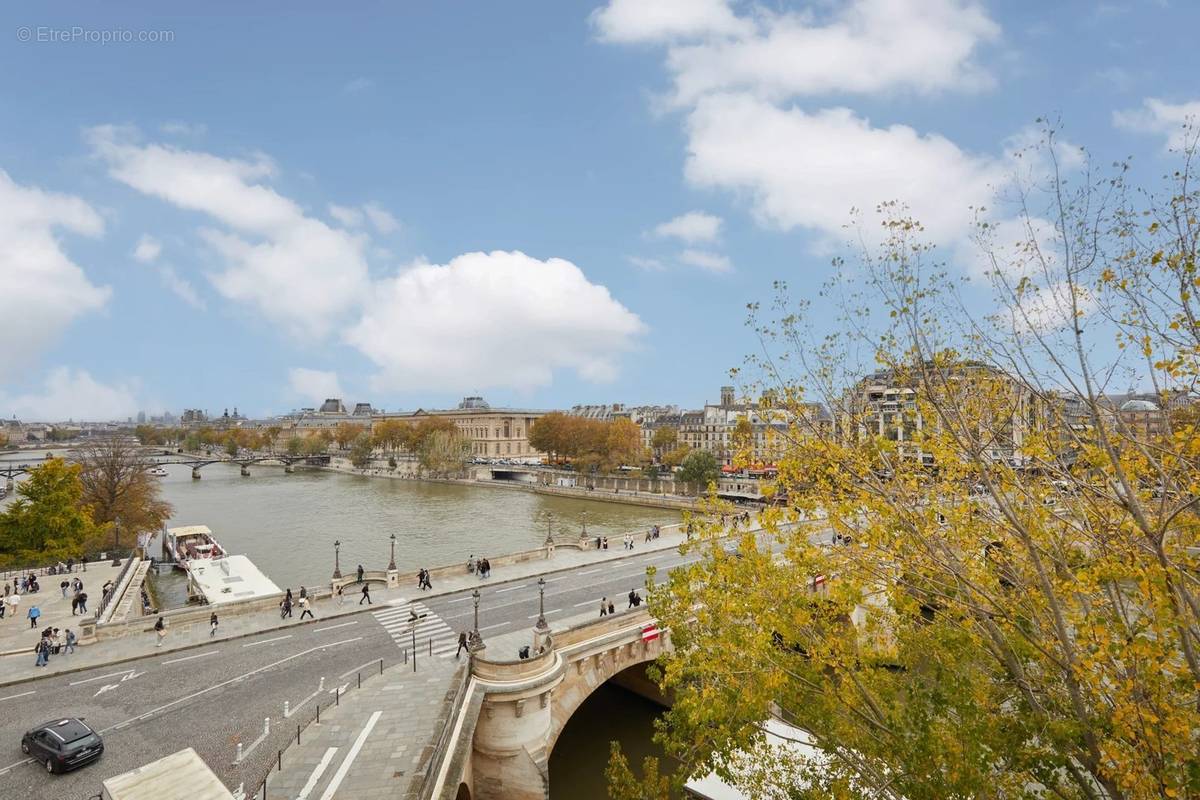 Appartement à PARIS-1E