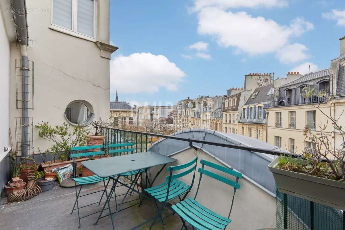 Appartement à PARIS-1E