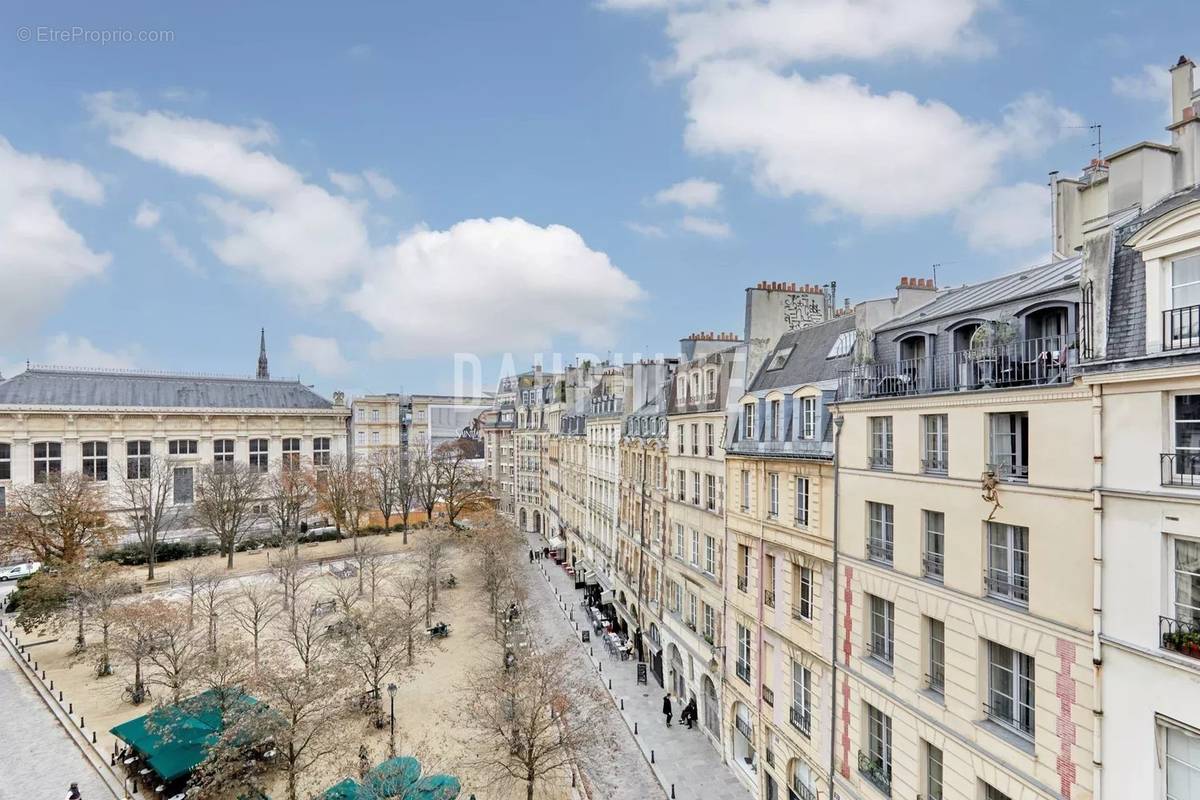 Appartement à PARIS-1E