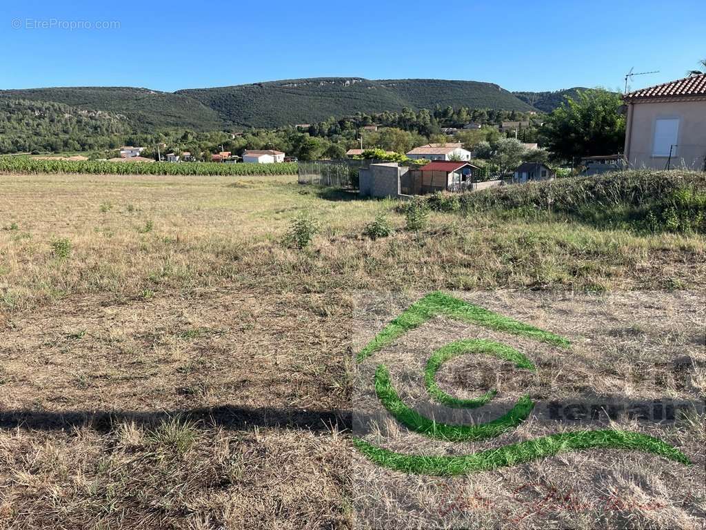 Terrain à PRADES-SUR-VERNAZOBRE