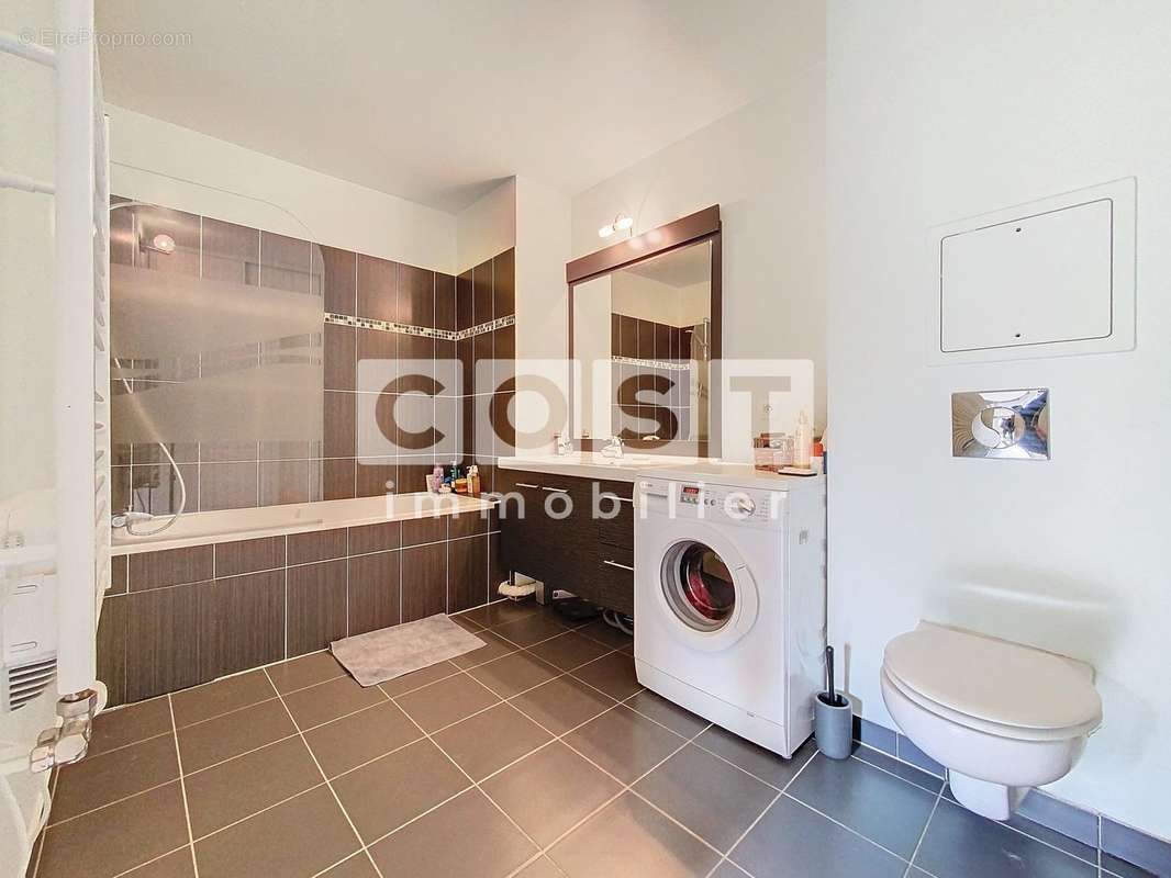 Appartement à COURBEVOIE