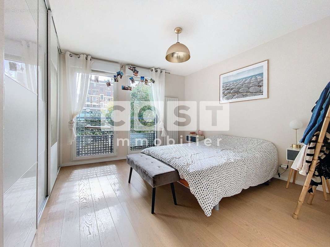 Appartement à COURBEVOIE