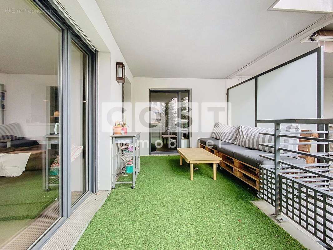 Appartement à COURBEVOIE