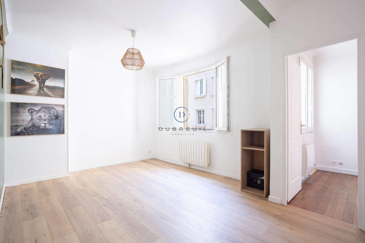 Appartement à COURBEVOIE