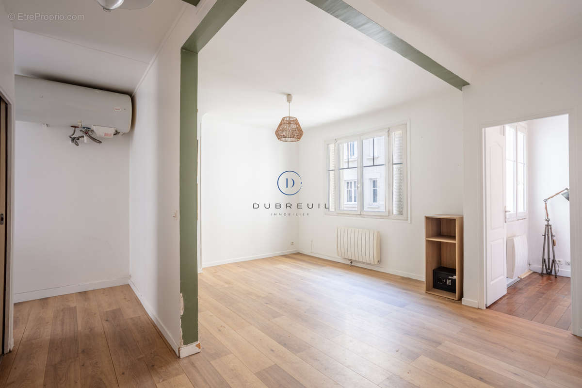 Appartement à COURBEVOIE