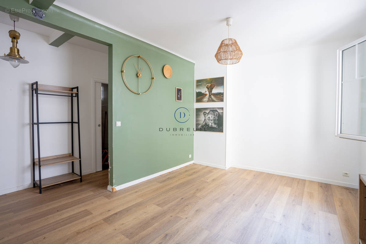 Appartement à COURBEVOIE