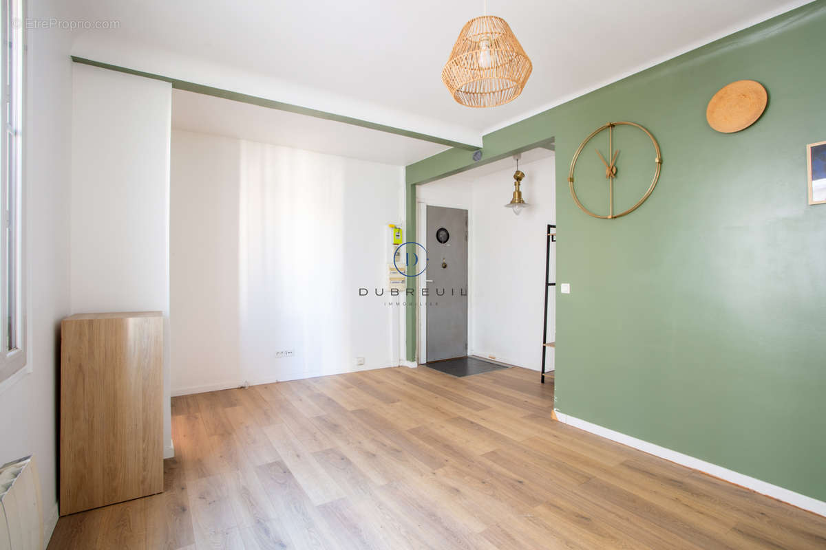 Appartement à COURBEVOIE