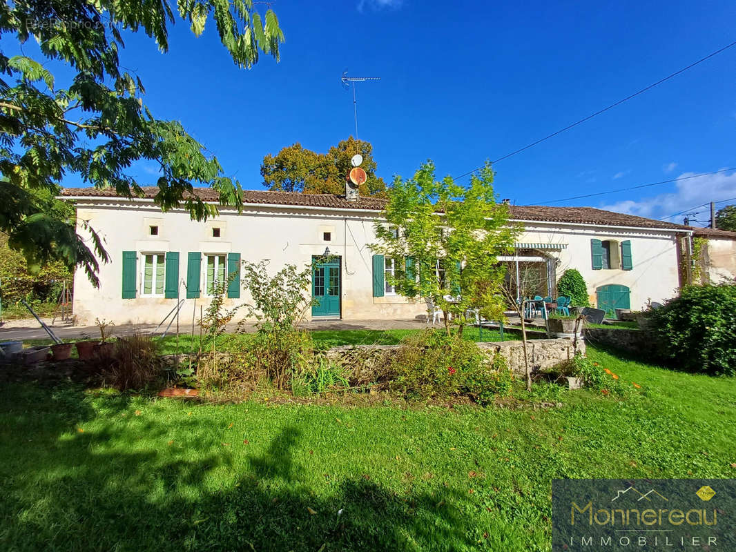 Maison à BAIGNES-SAINTE-RADEGONDE