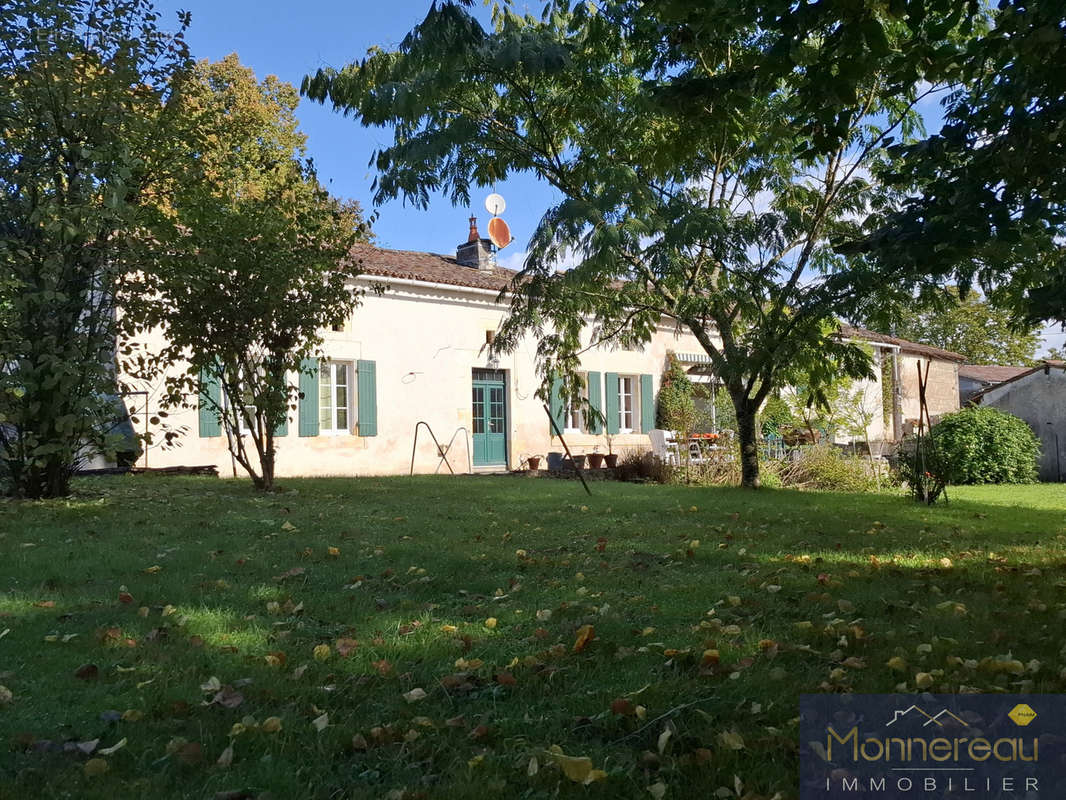 Maison à BAIGNES-SAINTE-RADEGONDE