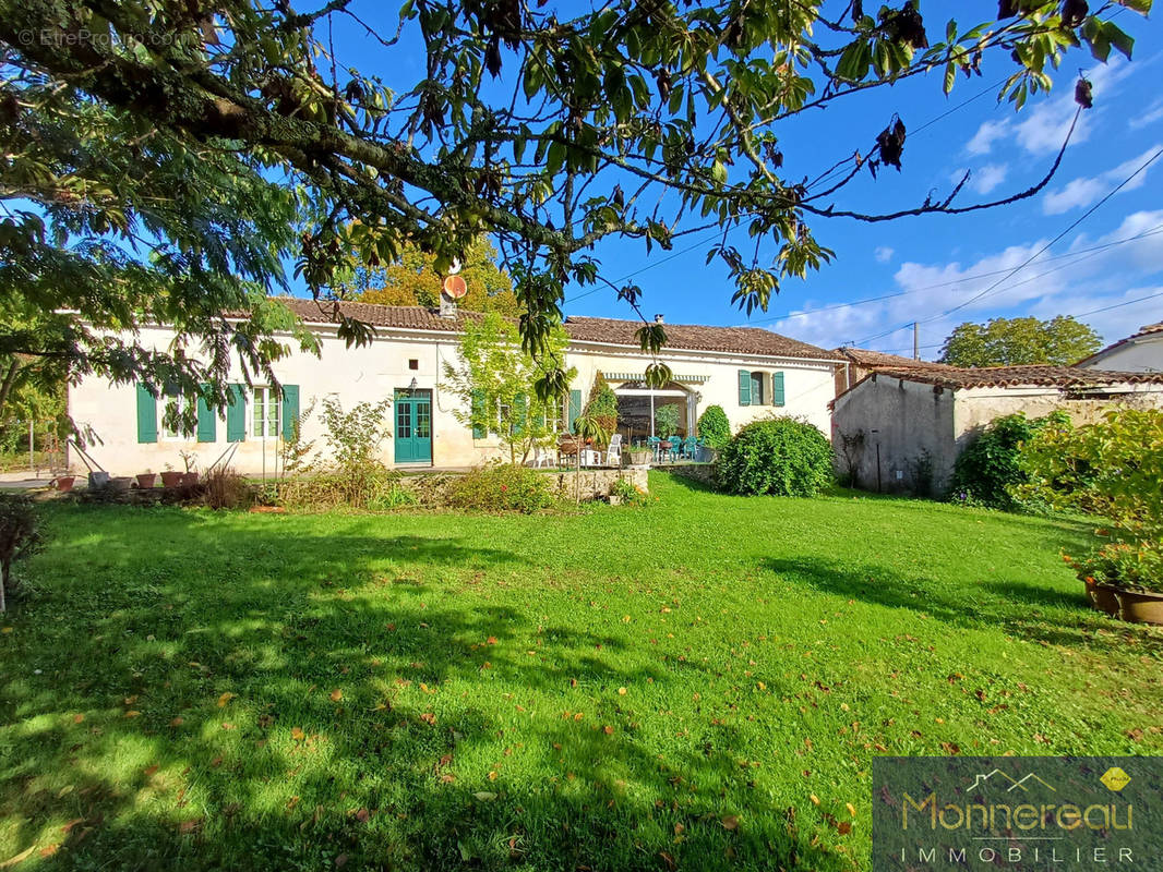 Maison à BAIGNES-SAINTE-RADEGONDE