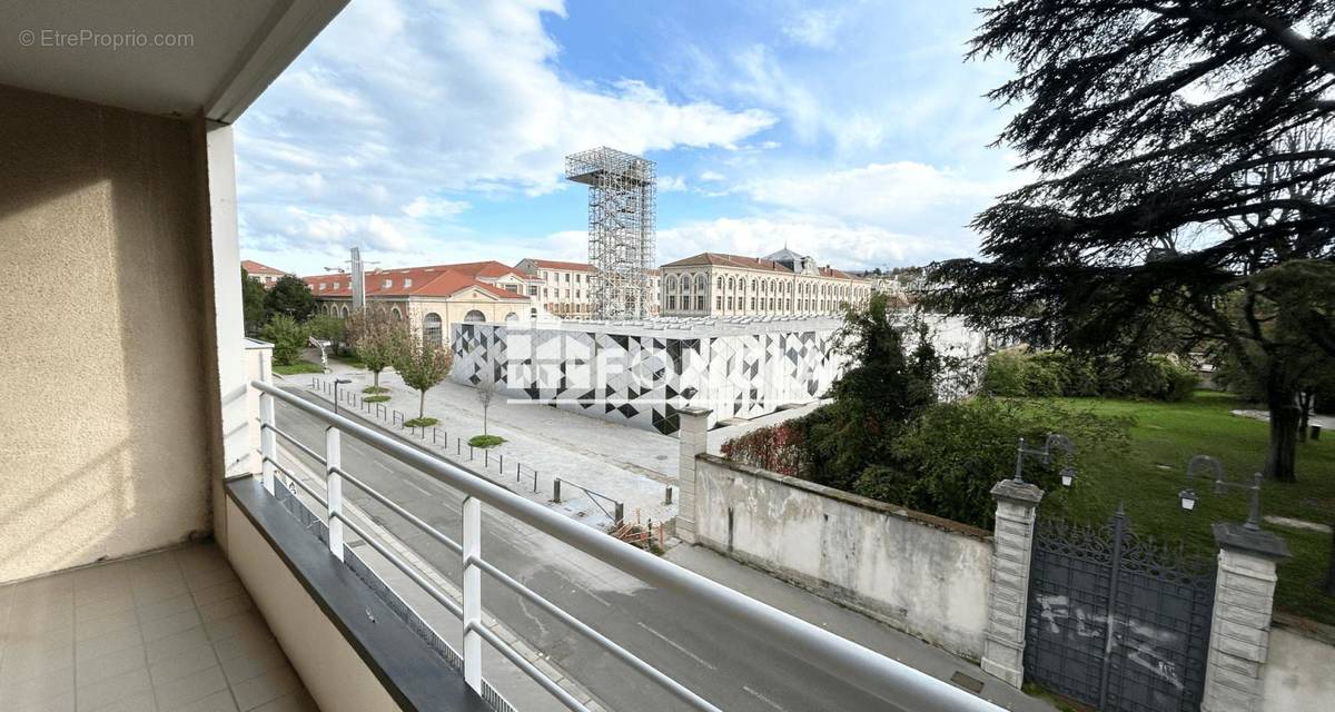 Appartement à SAINT-ETIENNE