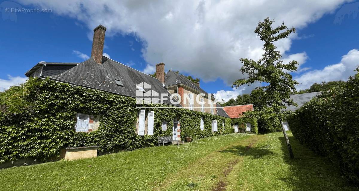 Maison à SAINT-MICHEL-DE-CHAVAIGNES