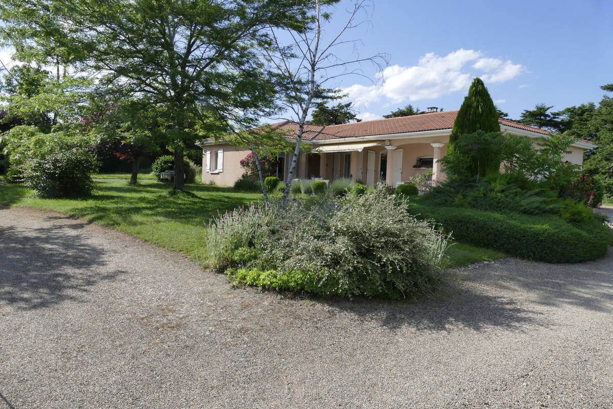 Maison à SAINT-ETIENNE-LE-MOLARD