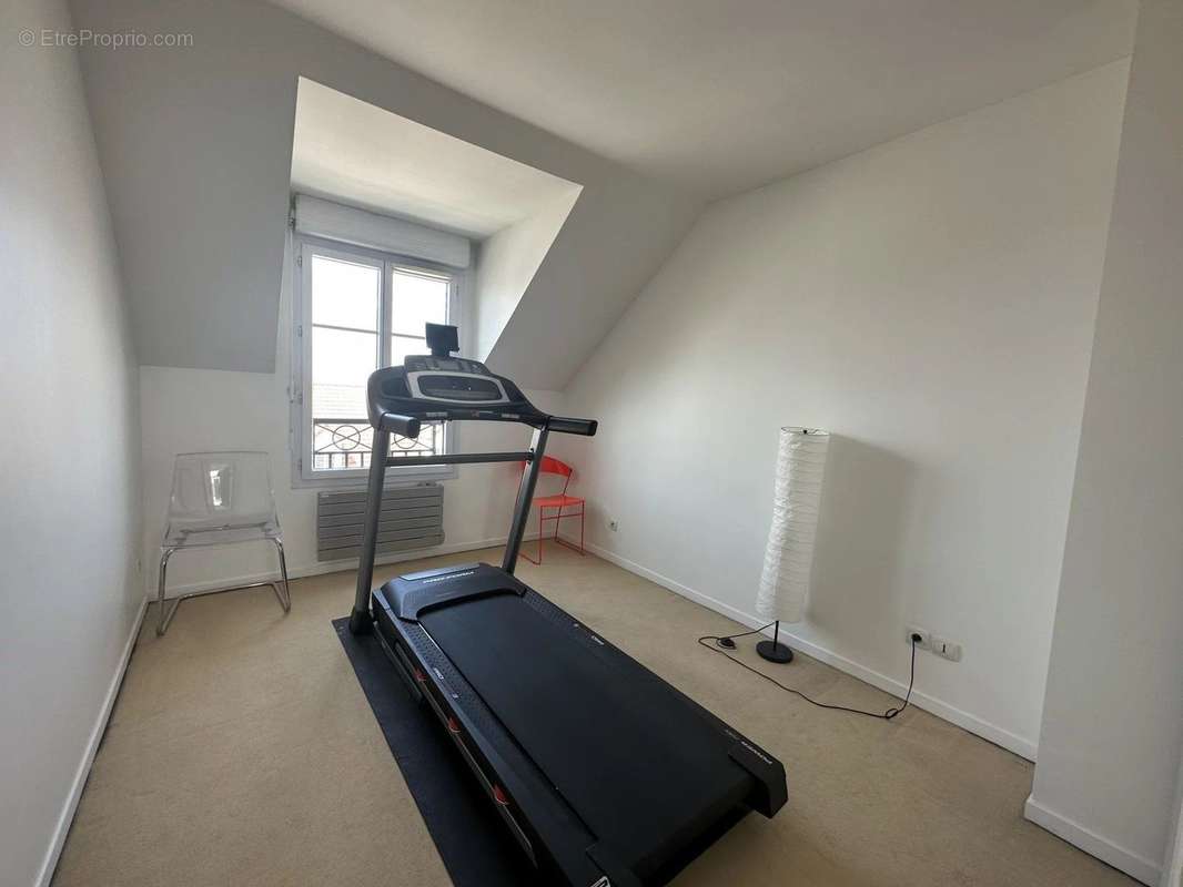 Appartement à LES PAVILLONS-SOUS-BOIS